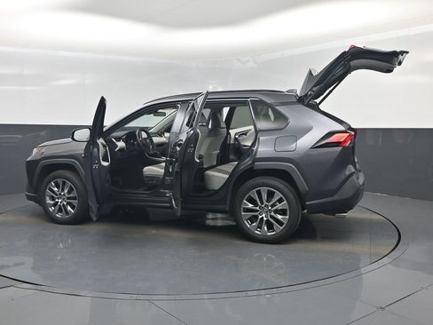 Used 2020 Toyota RAV4 XLE Premium image 56