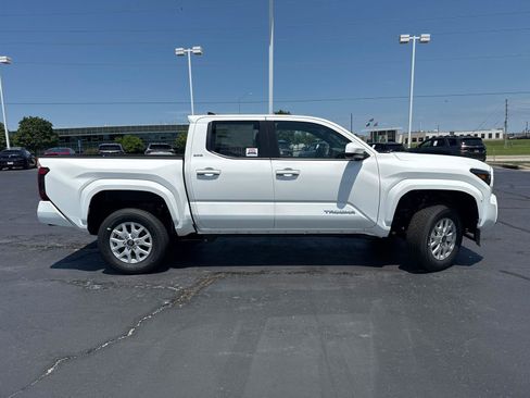 Used 2026 Toyota Tacoma SR5 AWD/4WD image 10