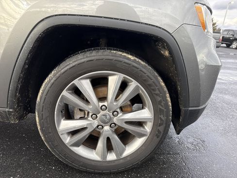 Used 2012 Jeep Grand Cherokee Laredo image 3