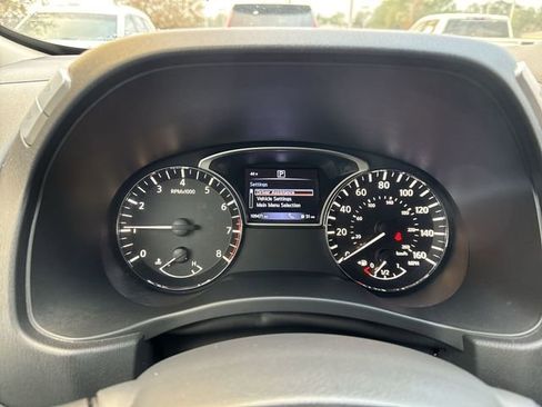 Used 2016 Nissan Pathfinder Platinum image 11