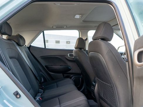 Used 2025 Hyundai Venue SEL image 13