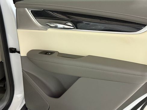 Used 2021 Cadillac XT6 Premium Luxury image 41