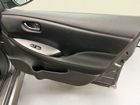 Used 2025 Nissan Leaf S FWD image 32
