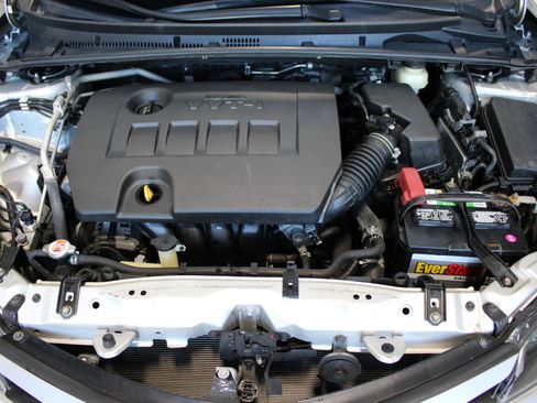 Used 2018 Toyota Corolla SE FWD image 31