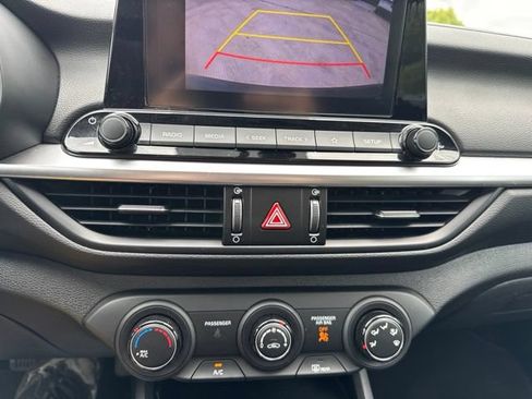 Used 2022 Kia Forte LXS FWD image 21