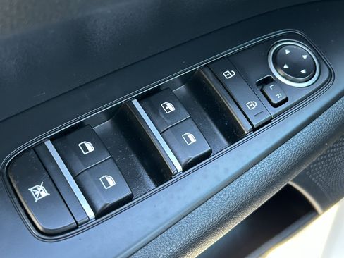 Certified 2024 Kia Forte LXS image 21