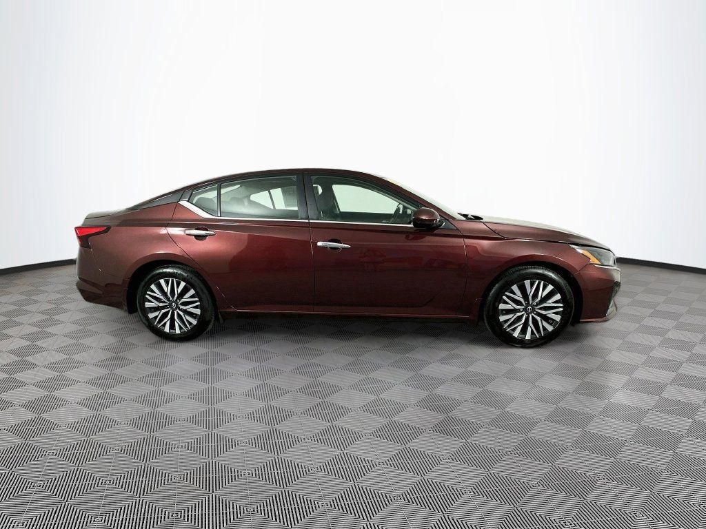 Certified 2024 Nissan Altima 2.5 SV w/ SV Premium Package FWD image 12