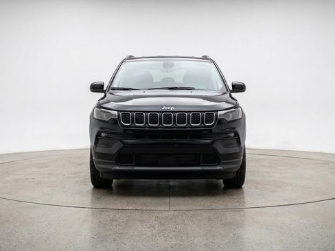 Used 2025 Jeep Compass Latitude AWD/4WD image 2