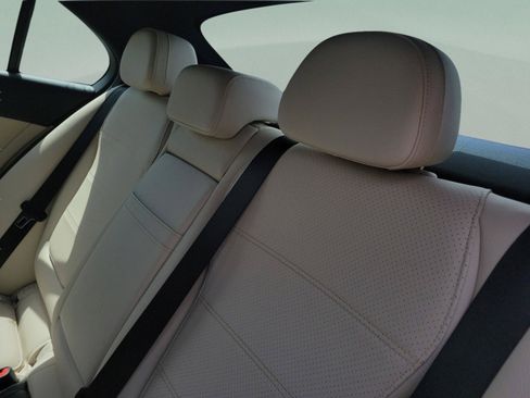 Used 2023 Mercedes-Benz C 300 Sedan image 9