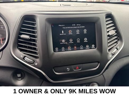 Used 2020 Jeep Cherokee Latitude Plus AWD/4WD image 5