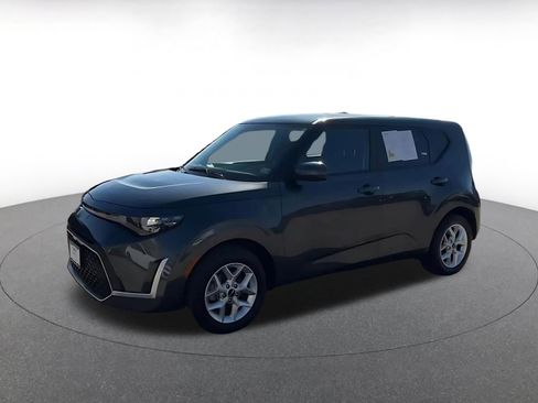 Used 2025 Kia Soul LX w/ LX Technology Package FWD image 8