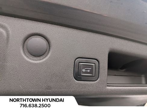 Used 2018 Chevrolet Equinox LT image 32