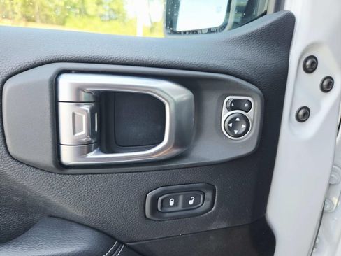 Used 2020 Jeep Wrangler Unlimited Sahara AWD/4WD image 38