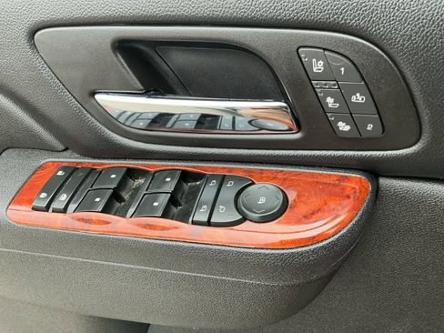 Used 2013 Chevrolet Suburban LTZ image 11