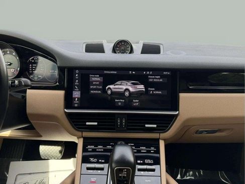 Used 2020 Porsche Cayenne AWD/4WD image 13