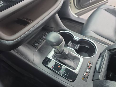 Certified 2019 Toyota Highlander Limited Platinum image 29