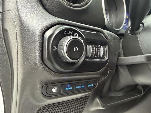 Used 2021 Jeep Wrangler Unlimited Sahara image 23