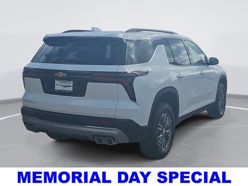 New 2026 Chevrolet Traverse LT w/ Sun and Wheel Package FWD image 3