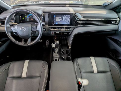 Used 2025 Toyota Camry SE FWD image 27