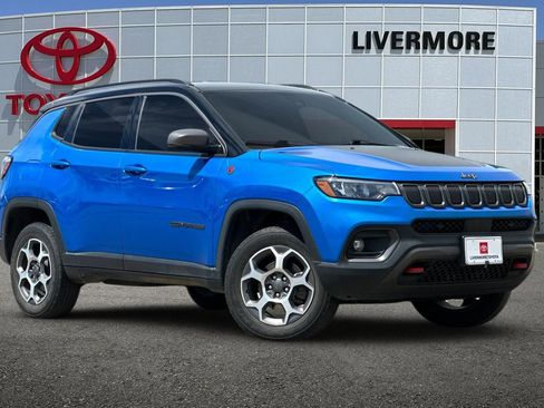 Used 2022 Jeep Compass Trailhawk image 2