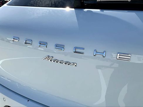 Used 2017 Porsche Macan image 8