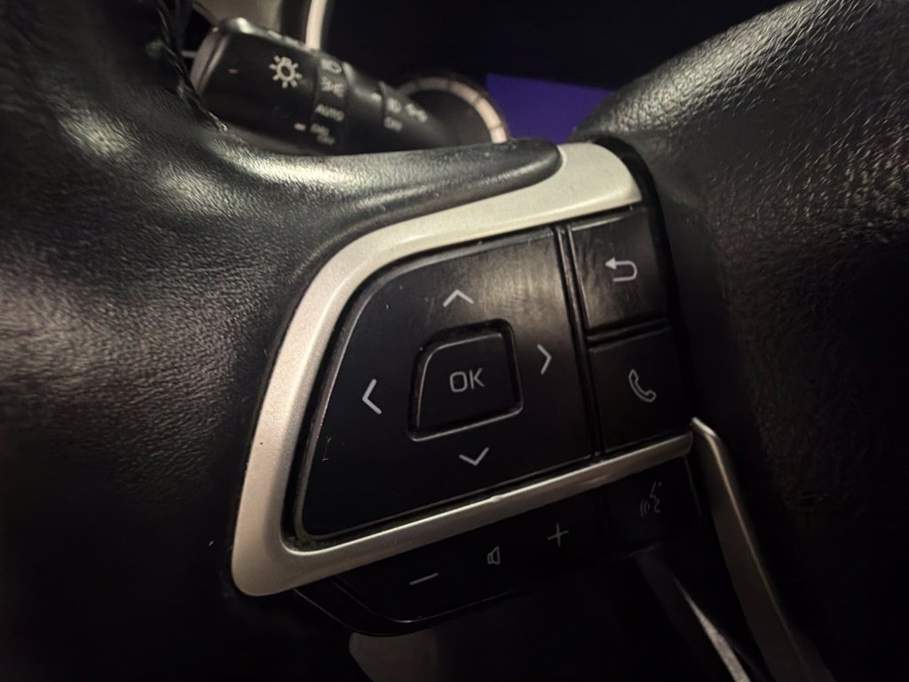 Used 2022 Toyota Highlander XLE AWD/4WD image 20