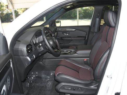 New 2025 Honda Pilot Black Edition image 3