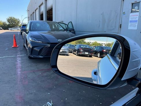 Used 2025 Genesis G70 2.5T image 19