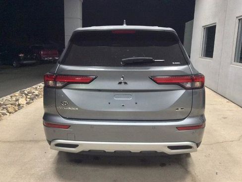 Used 2023 Mitsubishi Outlander SE image 32