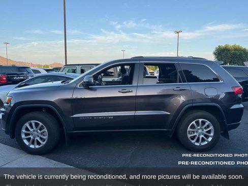 Used 2021 Jeep Grand Cherokee Laredo RWD image 2
