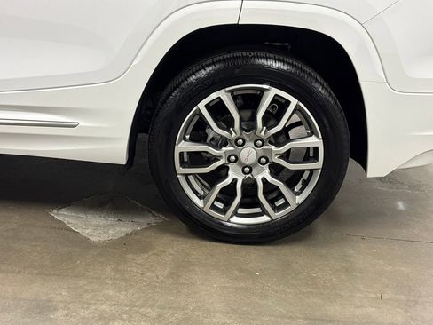 Used 2024 GMC Terrain Denali w/ Denali Premium Package AWD/4WD image 14