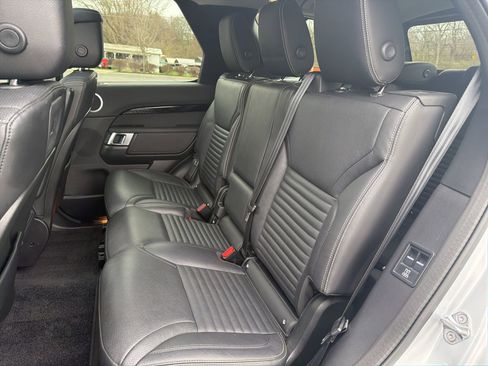 Used 2022 Land Rover Discovery S image 23