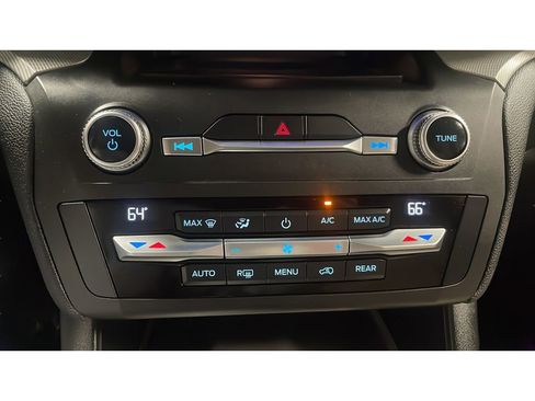 Used 2020 Ford Explorer XLT w/ Equipment Group 202A AWD/4WD image 14