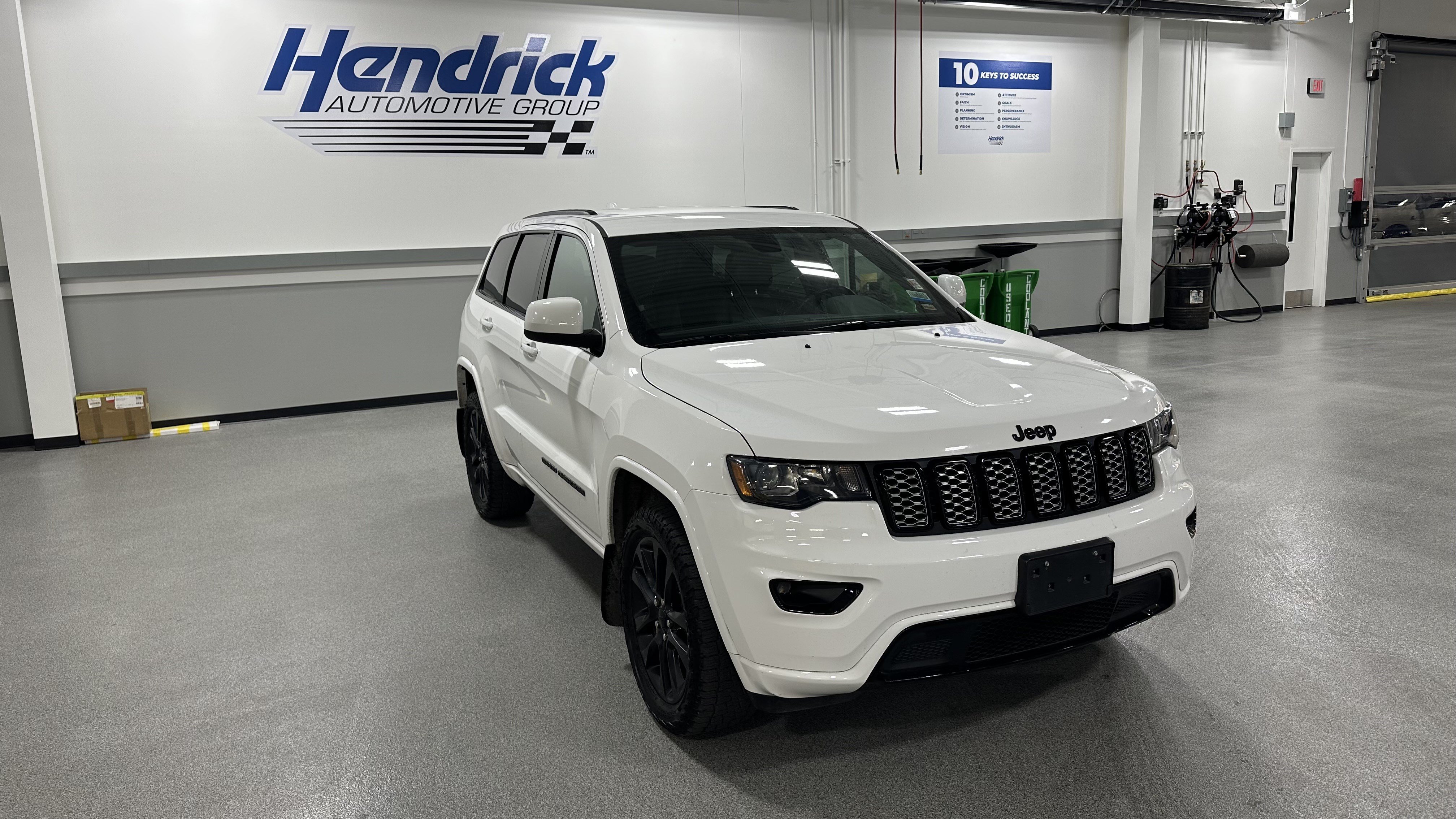 Used 2021 Jeep Grand Cherokee Laredo X AWD/4WD image 2
