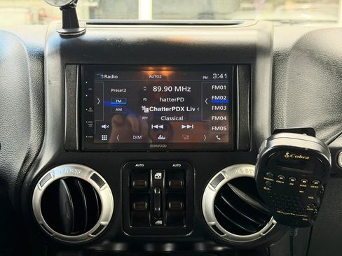 Used 2018 Jeep Wrangler Unlimited Sahara AWD/4WD image 30