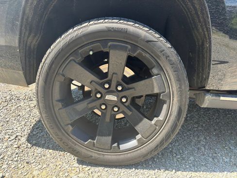 Used 2017 Cadillac Escalade Platinum AWD/4WD image 6