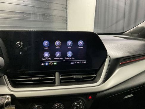 Used 2024 Chevrolet Trax RS FWD image 16