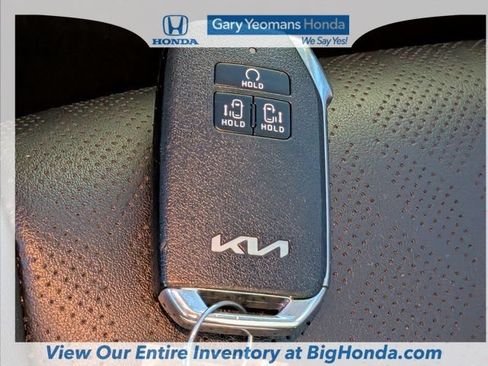 Used 2024 Kia Carnival EX FWD image 35