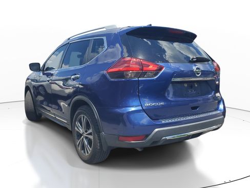 Used 2017 Nissan Rogue SL w/ SL Premium Package FWD image 3