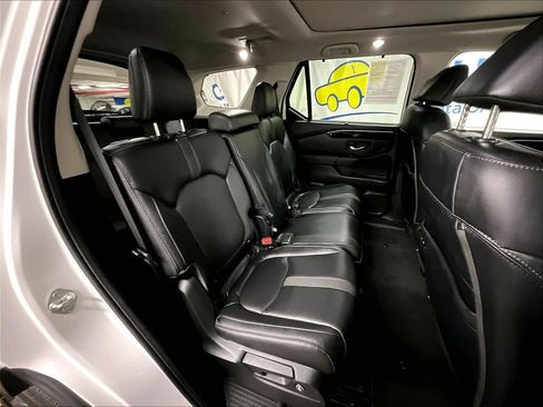 Used 2024 Honda Pilot Touring image 16