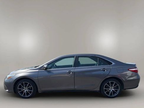 Used 2017 Toyota Camry XSE w/ Moonroof Package FWD image 4