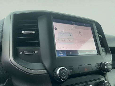 Used 2024 RAM 2500 Tradesman w/ Chrome Appearance Group image 17