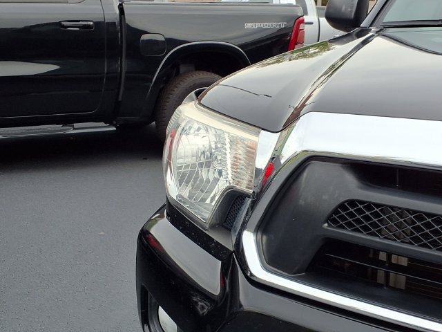 Used 2015 Toyota Tacoma PreRunner w/ TRD Off-Road Package RWD image 36