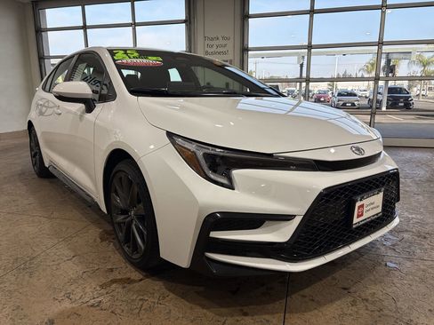 Certified 2025 Toyota Corolla SE image 4