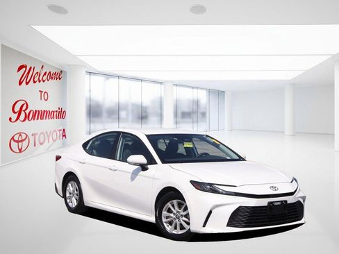 Used 2025 Toyota Camry LE image 2