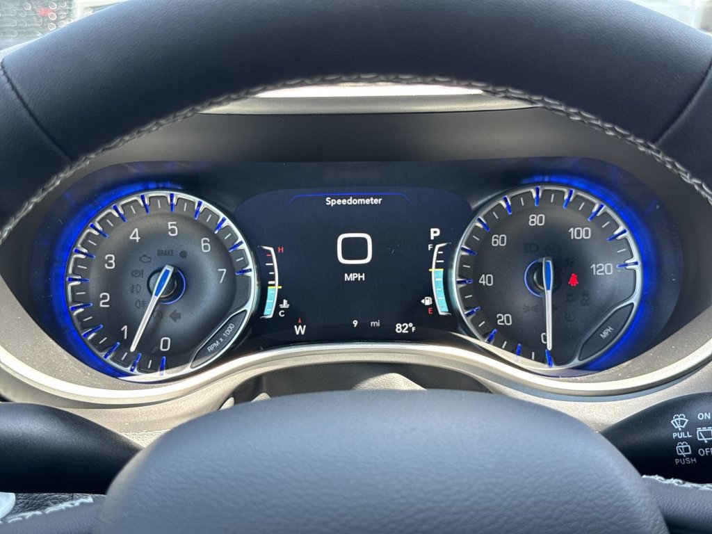 New 2027 Chrysler Pacifica Select FWD image 26