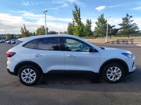 Used 2025 Ford Escape Active AWD/4WD image 2