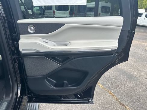 New 2026 Lincoln Navigator Reserve AWD/4WD image 17