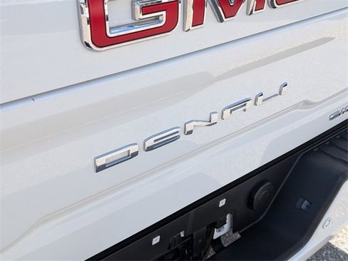 Used 2024 GMC Sierra 2500 Denali w/ Denali Reserve Package image 16