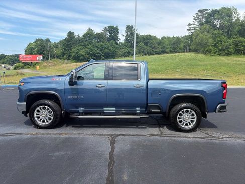 Used 2025 Chevrolet Silverado 2500 LTZ w/ LTZ Plus Package AWD/4WD image 5